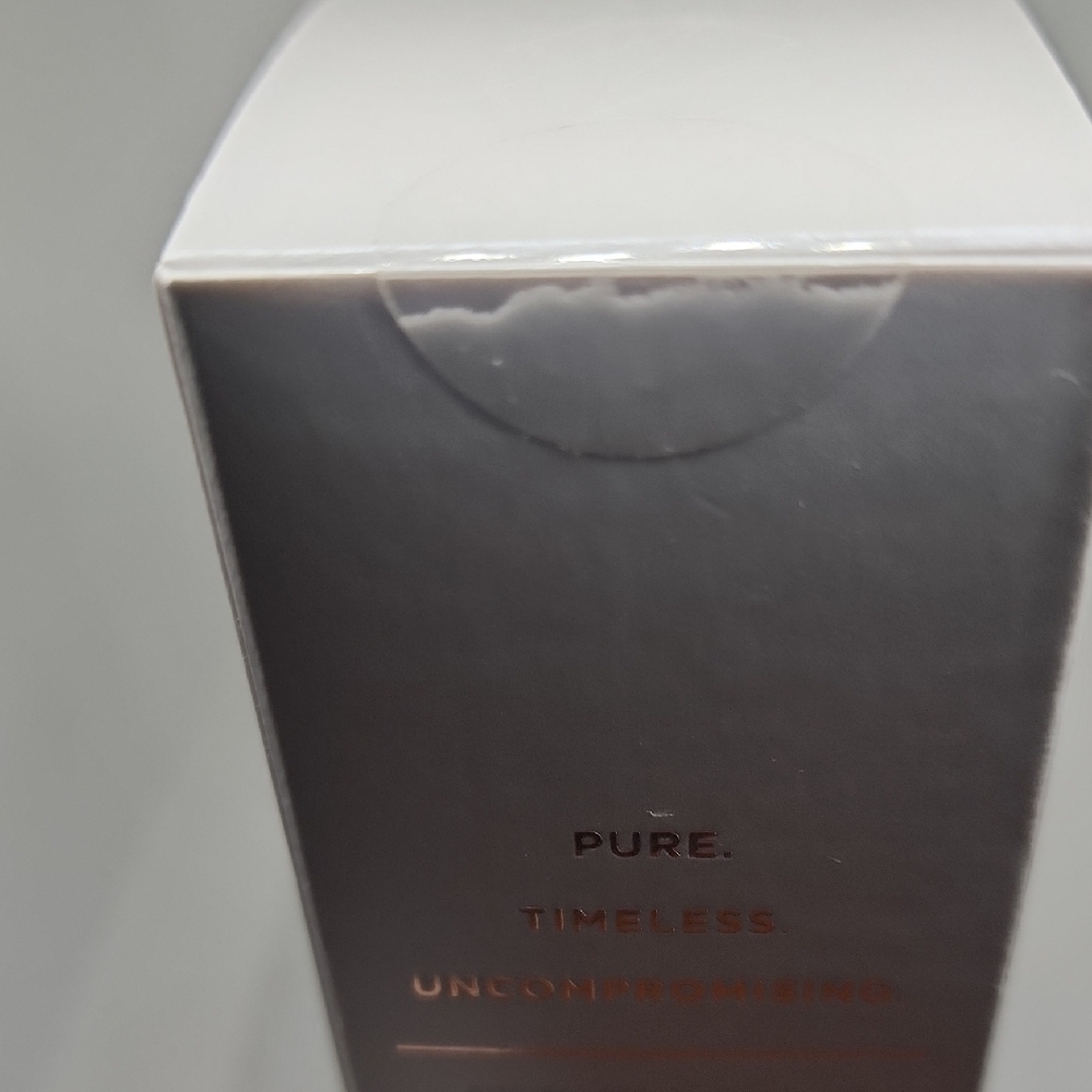 Skincare Cleansing Gel - White - Picture 4 of 5